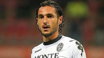 Итальянский футболист объявил голодовку