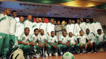 Футболисты сборной Нигерии получили по участку земли