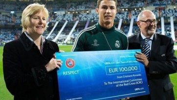 Криштиану Роналду передал 100 тысяч евро в Международный комитет красного креста