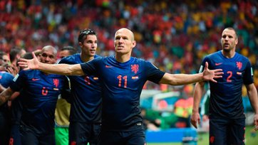 Голландия унизила Испанию, взяв убедительный реванш за поражение в финале ЧМ-2010 года