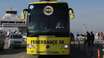 Фанаты «Бурсаспора» атаковали автобус «Фенербахче»