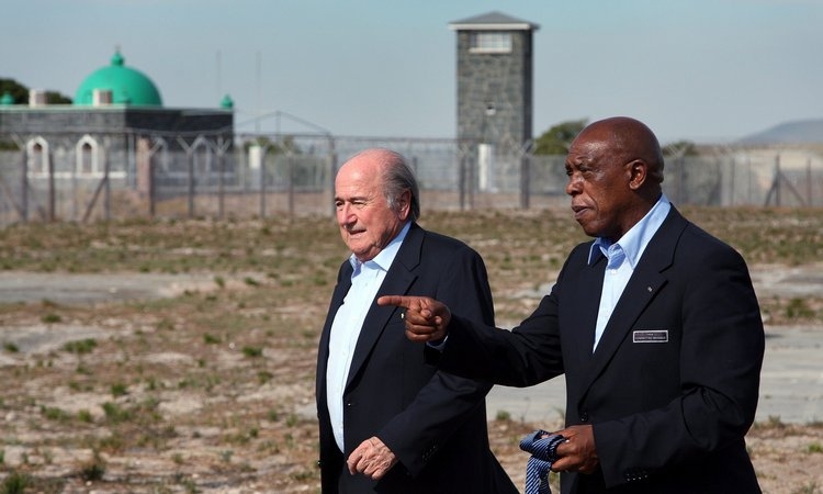 От сокамерника Манделы до хитрого лиса Платини. Кто станет новым президентом ФИФА?