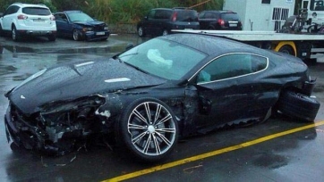 Рауль Гарсия попал в аварию и разбил дорогой Aston Martin DB9 Coupe