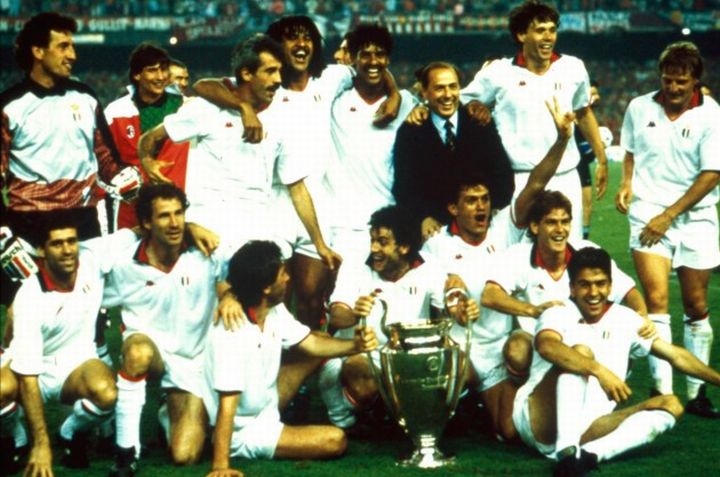 Милан и Берлускони после победы в финале Кубка чемпионов 1989-го года