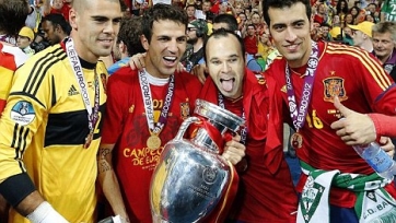 Фабрегас и Иньеста стали первыми футболистами, которые поучаствовали в десяти победных матчах на Евро