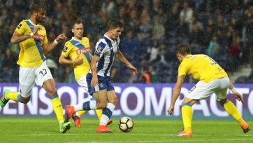 «Порту» забил три мяча «Ароке» и вернулся на первое место в Примейре