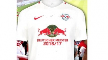  «РБ Лейпциг» уже выпустил в продажу футболки, отмечающие чемпионство команды по итогам сезона