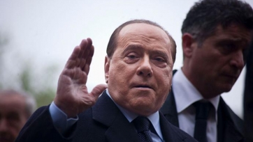 Берлускони: «Если не продадим «Милан» китайцам, то построим молодую команду»