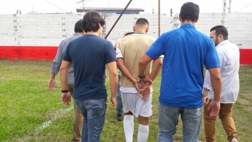 Бразильского футболиста арестовали прямо во время матча