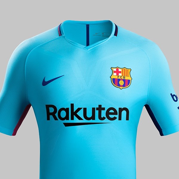 «Барселона» представила новую выездную форму (фото)