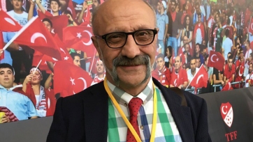Арду Турана исключили из состава сборной Турции за потасовку с журналистом