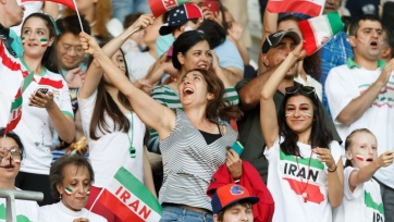 Иранские хакеры требуют разрешить женщинам смотреть футбол со стадиона