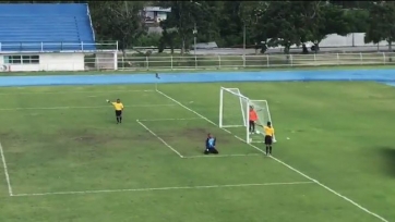 В Таиланде вратарь забил невероятный пенальти (видео)