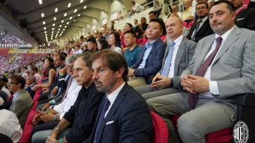 Йонхонг Ли впервые за четыре месяца посетит матч «Милана»
