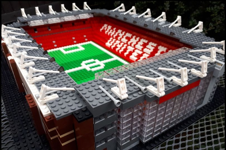 Болельщик потратил 3,5 года и построил 92 Lego-модели стадионов Англии (фото)