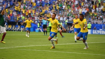 Сборная Бразилии торжествует в матче с Мексикой