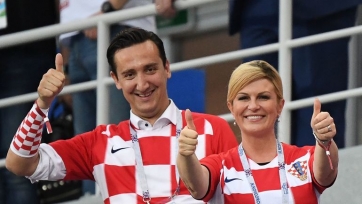 Президент Хорватии согласилась сделать селфи с казахстанским фанатом