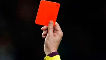 В Англии ввели жёлтые и красные карточки для тренеров