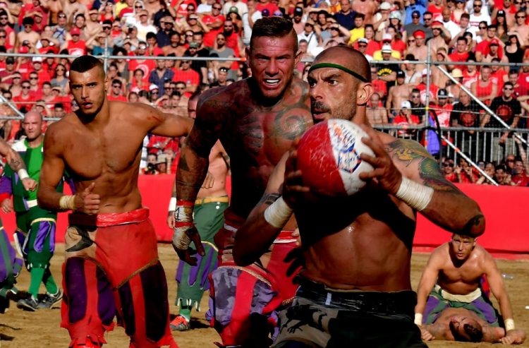 Флорентийский футбол – самый брутальный спорт в мире. Жестче, чем MMA (история+фото)