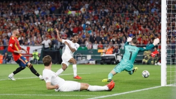 Испания пропустила три гола на своем поле впервые за 27 лет