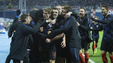 Как сборная Хорватии в раздевалке победу над Испанией праздновала. Видео