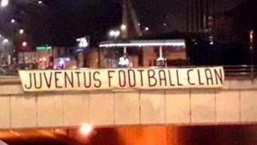 Фаны «Торино» перед дерби с «Ювентусом» вывесили провокационный баннер