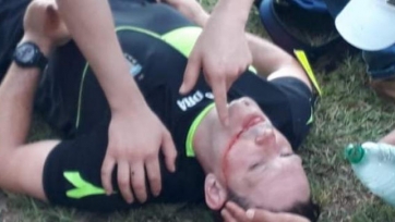 В Аргентине футболист избил арбитра до потери сознания из-за красной карточки. Видео