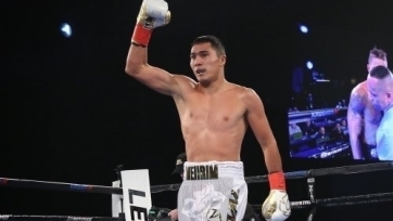У казахстанского боксера вновь сменился соперник по бою в США