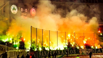 Матч «Панатинаикос» - «Олимпиакос» не был доигран из-за жуткого поведения болельщиков. Видео