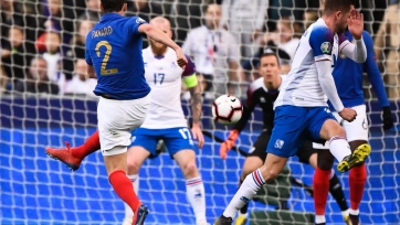 Франция дома разгромила сборную Исландии