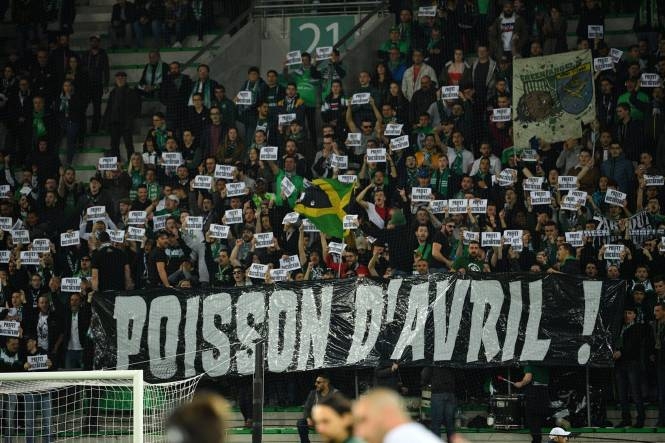 Во Франции болельщики протестовали против матчей по понедельникам. Фото
