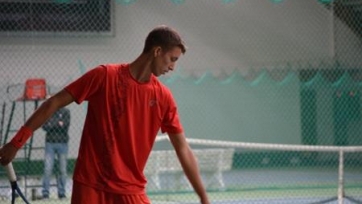 Теннисист из Казахстана прекратил борьбу на турнире в Турции