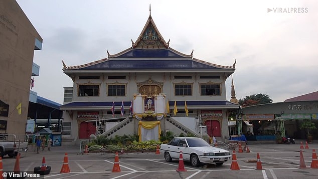 В Бангкоке в буддийском храме выгравирована статуя Бекхэма