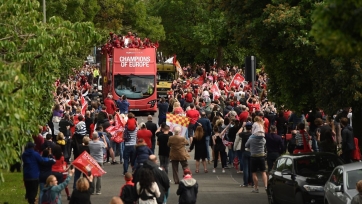 «Ливерпуль» проводит чемпионский парад. Фото и видео