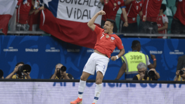 Сборная Чили одержала вторую победу на Кубке Америки и гарантировала себе место в плей-офф. Видео