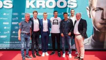 Кличко посетил допремьерный показ фильма о Кроосе. Видео