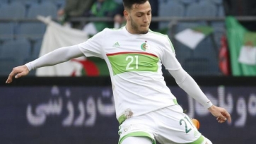 Фол дня. Игрок сборной Алжира пытался нанести себе травму. Видео