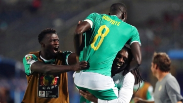 Сенегал вышел в финал Кубка Африки благодаря автоголу, соперники не реализовали два пенальти. Видео
