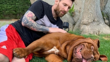 В футболе Месси беспощаден даже со своей собакой. Видео