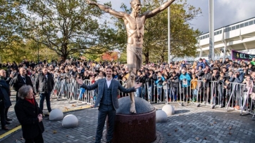 Ибрагимович посетил открытие собственной статуи. Фото