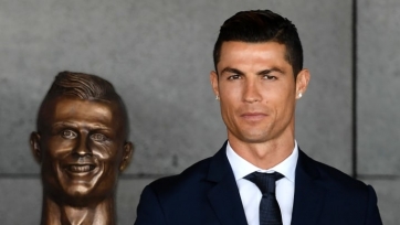 В Португалии создали шоколадную статую Роналду. Видео