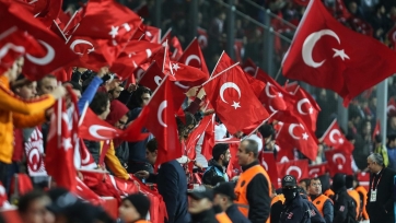 ВИДЕО. Турецкие фанаты устроили файершоу в поддержку медицинских работников