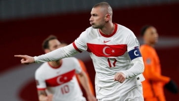 Капитан сборной Турции извинился за вылет из Евро