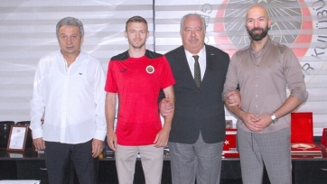 Экс-игрок сборной Украины перешел в турецкий клуб