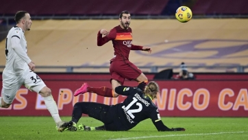 «Рома» в большинстве вырвала победу у «Специи» благодаря голу с пенальти