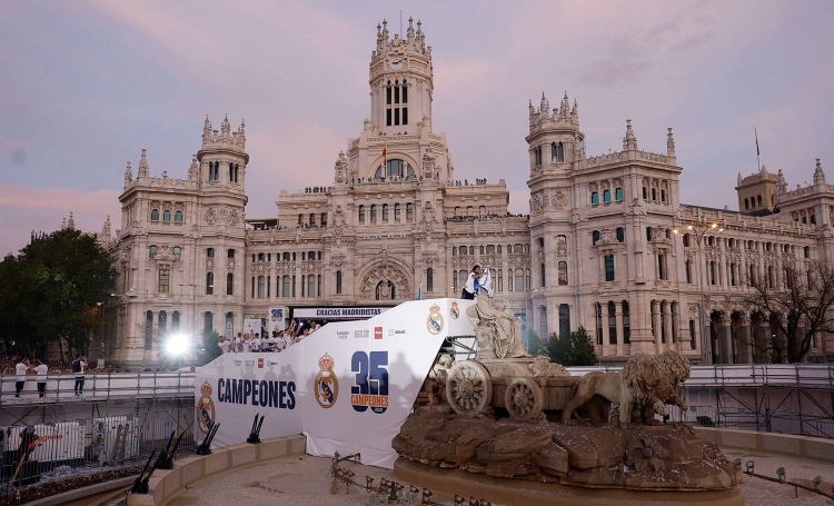 «Реал» на улицах Мадрида отпраздновал свое чемпионство. Фото