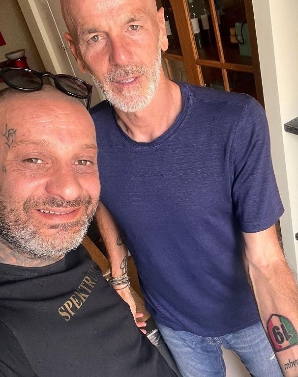 Наставник «Милана» сделал тату в честь победы клуба в чемпионате Италии. Фото