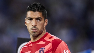 Суарес вернулся в Уругвай, Роналду хочет в клуб из ЛЧ, де Йонг получил ультиматум