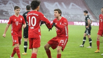 «Бавария» одержала волевую победу над «Аугсбургом» в матче с восемью голами