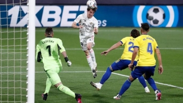 «Реал» в концовке дожал «Кадис» в выездном матче